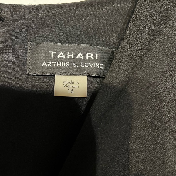 Tahari Arthur Levine Embroidered Black Cocktail Mock Wrap Dress with Belt - Picture 3 of 6